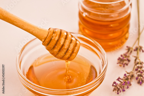 Photo: Bowl of honey with wooden dipper drizzler Bowl of honey with wooden dipper drizzler