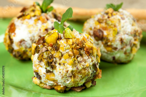 Photo: polpette di caprino con pistacchio e rucola polpette di caprino con pistacchio e rucola