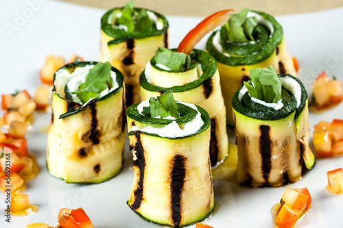 Photo: involtini di zucchine e formaggio caprino con rucola involtini di zucchine e formaggio caprino con rucola