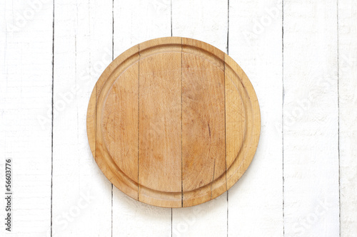 Photo: Empty cutting board on white planks food background concept Empty cutting board on white planks food background concept