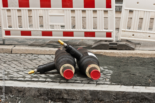 Photo: Zwei Absperrschieber für Fernwärmerohre warten auf Montage Zwei Absperrschieber für Fernwärmerohre warten auf Montage