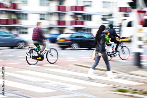 Photo: Fußgänger und Straßenverkehr Fußgänger und Straßenverkehr