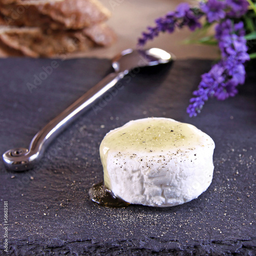 Photo: ziegenfrischkäse mit lavendelhonig ziegenfrischkäse mit lavendelhonig