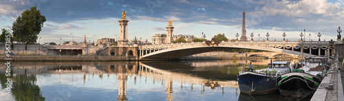 Photo: Pont Alexandre III and Eiffel Tower, Paris Pont Alexandre III and Eiffel Tower, Paris