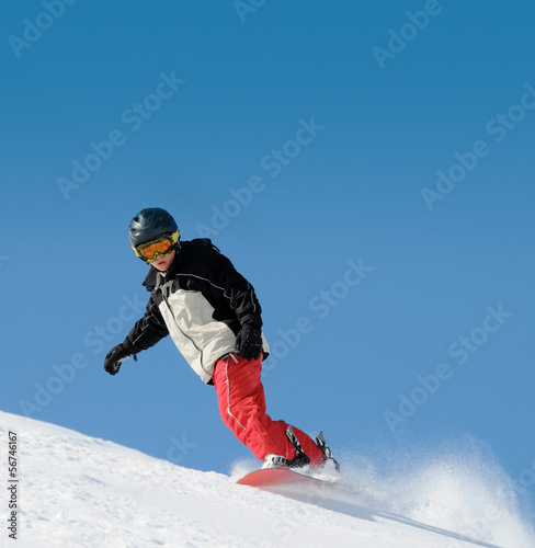 Photo: Junger Snowboardfahrer Junger Snowboardfahrer