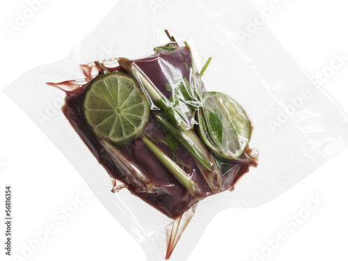 Photo: vakuumiertes Rinderfilet mit asiatischen Kräutern vakuumiertes Rinderfilet mit asiatischen Kräutern