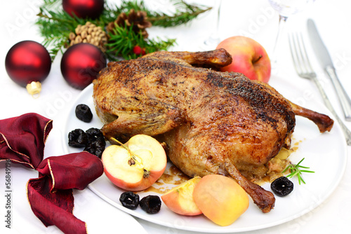 Photo: Knusprige Ente mit Äpfel und Pflaumen Knusprige Ente mit Äpfel und Pflaumen