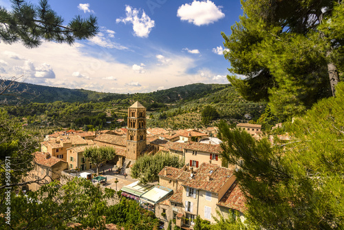 Photo: Moustiers-Sainte-Marie Moustiers-Sainte-Marie