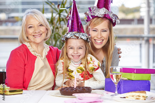 Photo: Familie feier Geburtstag der Tochter Familie feier Geburtstag der Tochter