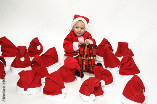 Photo: Kind mit Weihnachtshüten Kind mit Weihnachtshüten
