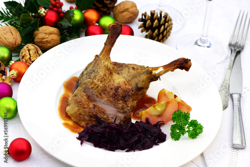 Photo: Gänsekeule mit Rotkraut und Äpfel Gänsekeule mit Rotkraut und Äpfel