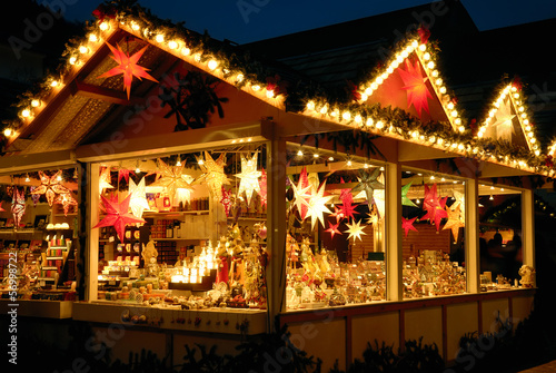 Photo: Verkaufsstand am Weihnachtsmarkt Verkaufsstand am Weihnachtsmarkt