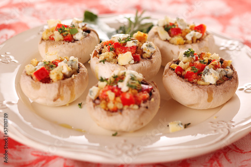Photo: Stuffed mushrooms with gorgonzola, walnuts and red pepper Stuffed mushrooms with gorgonzola, walnuts and red pepper