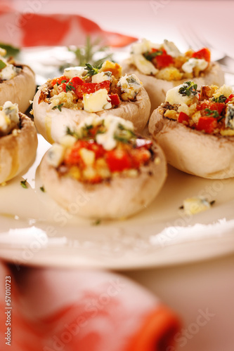 Photo: Stuffed mushrooms with gorgonzola, walnuts and red pepper Stuffed mushrooms with gorgonzola, walnuts and red pepper