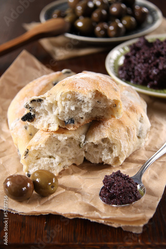 Photo: fougasse mit oliven und tapenade fougasse mit oliven und tapenade
