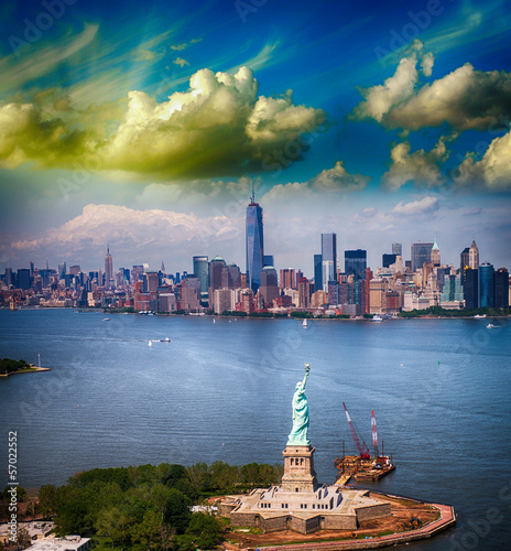 Fototapeta Statue of Liberty and Manhattan skyline. Spectacular helicopter