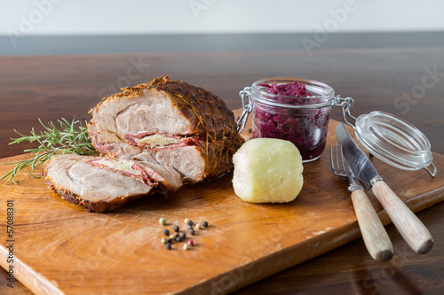 Photo: Spießbraten mit Rotkohl Spießbraten mit Rotkohl
