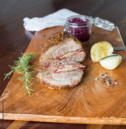 Photo: Spießbraten mit Rotkohl Spießbraten mit Rotkohl
