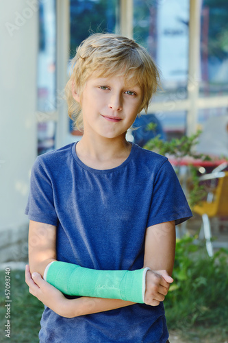Photo: boy with cast boy with cast
