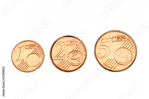 Photo: Pièces de 1, 2 et 5 cents sur fond blanc Pièces de 1, 2 et 5 cents sur fond blanc