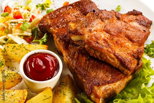 Photo: Tasty grilled ribs with vegetables Tasty grilled ribs with vegetables