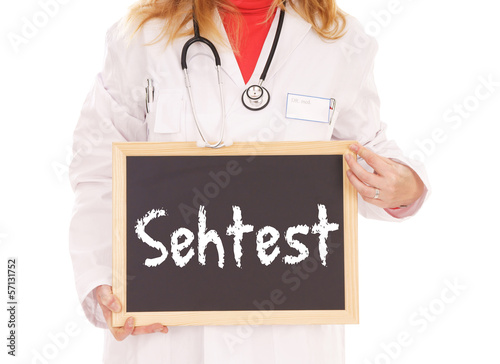 Photo: Ärztin mit Schild - Sehtest Ärztin mit Schild - Sehtest