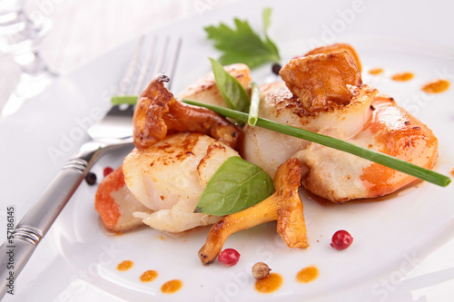 Photo: seared scallop with mushroom seared scallop with mushroom