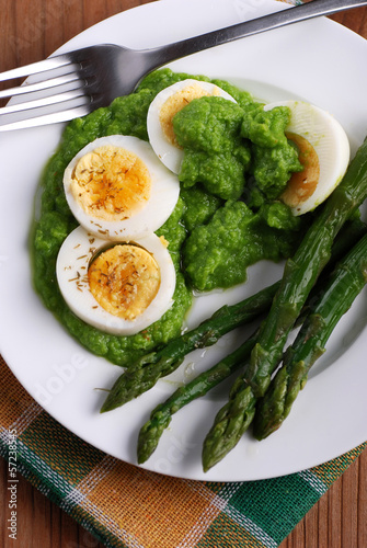Photo: uova sode con crema di asparagi uova sode con crema di asparagi
