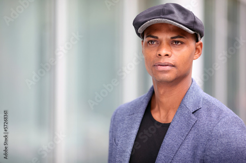 Photo: Junger Mann mit Hut Junger Mann mit Hut