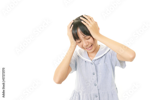 Photo: 頭を抱える女の子 頭を抱える女の子