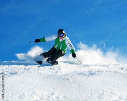 Photo: Skifahrer im Pulverschnee Skifahrer im Pulverschnee