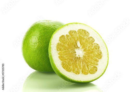 Photo: Grejpfrut na białym tle Grejpfrut na białym tle
