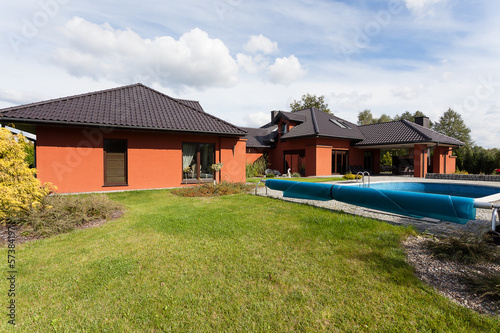 Photo: Luxury mansion with a swimming pool Luxury mansion with a swimming pool