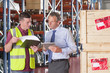 Foto: Portrait of smiling supervisor leaning on box on production line in distribution warehouse Portrait of smiling supervisor leaning on box on production line in distribution warehouse