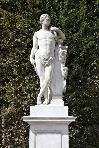 Photo: Hercules statue in Schoenbrunn, Vienna Hercules statue in Schoenbrunn, Vienna