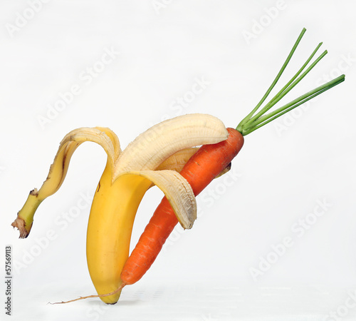 Photo: Banane tanzt mit Karotte Banane tanzt mit Karotte