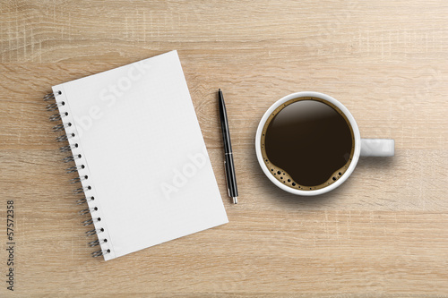 Photo: Notizbuch mit Stift und Kaffeetasse Notizbuch mit Stift und Kaffeetasse