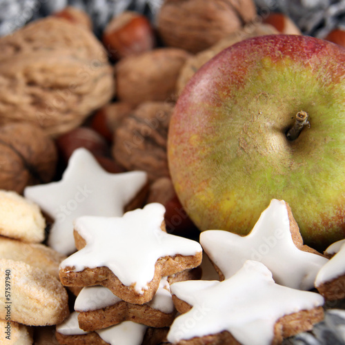 Photo: zimtsterne nüsse und apfel zimtsterne nüsse und apfel