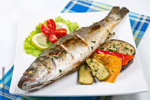 Photo: branzino alla griglia con verdure branzino alla griglia con verdure