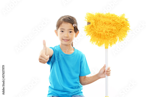 Photo: お手伝いをする女の子 お手伝いをする女の子