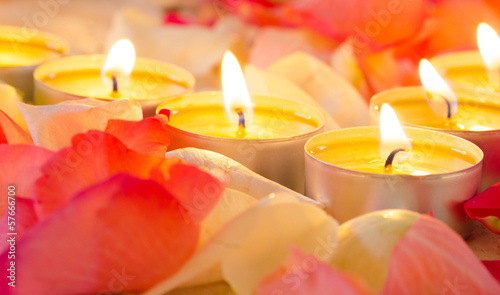 Photo: Alles Liebe: Romantisches Kerzenlicht Alles Liebe: Romantisches Kerzenlicht