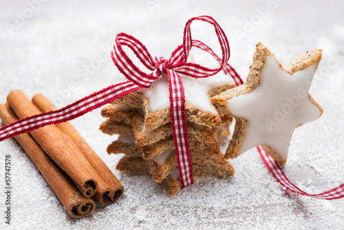 Photo: Selbstgebackene vegane Zimtsterne Selbstgebackene vegane Zimtsterne