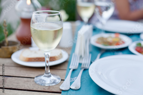 Photo: Glass of white wine. Glass of white wine.