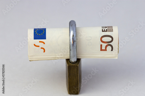 Photo: Dinero Dinero