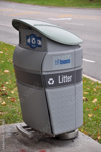 Photo: Toronto's recycle bin Toronto's recycle bin