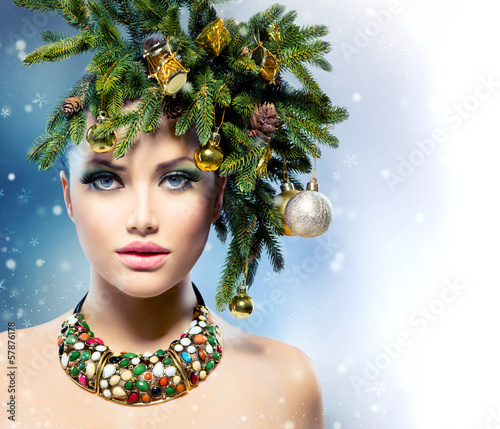Photo: Christmas Woman. Christmas Tree Holiday Hairstyle and Makeup Christmas Woman. Christmas Tree Holiday Hairstyle and Makeup
