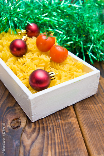 Photo: Cherry tomatoes, pasta, Christmas balls and tinsel Cherry tomatoes, pasta, Christmas balls and tinsel