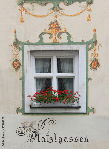 Photo: Fenster mit Lüftlmalerei Fenster mit Lüftlmalerei