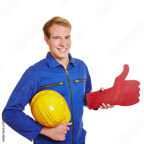 Photo: Handwerker hält großen Daumen hoch Handwerker hält großen Daumen hoch