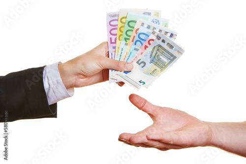 Photo: Geldscheine auf die Hand geben Geldscheine auf die Hand geben